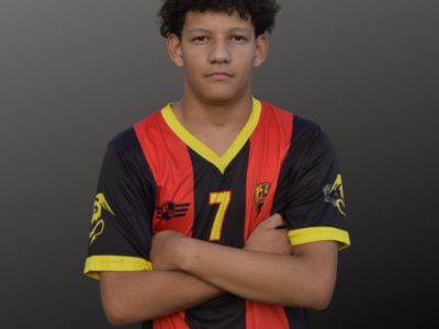 Jugador medio defensivo Carlos Noel